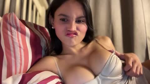 Maggie online show from October 29, 4:42 pm