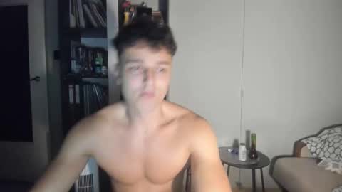 wee_willy_winky online show from June 9, 11:15 pm