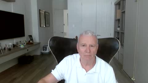 Exhibitionist online show from June 11, 3:54 pm