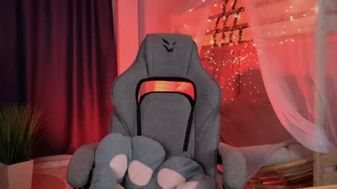 little girl who is always rightLisa online show from April 13, 1:10 am