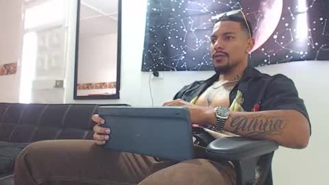 Wesley Rogger online show from November 14, 7:16 pm