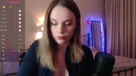 Snapshot of wet_lana chatting on February 15, 4:23 pm Lana online show from February 15, 4:23 pm