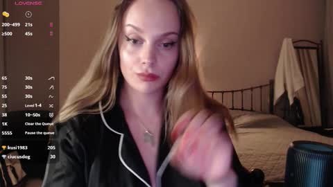 Snapshot of wet_lana chatting on September 13, 6:43 pm Lana online show from September 13, 6:43 pm