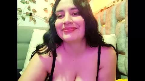 Sofa Lpez  online show from November 25, 11:25 pm