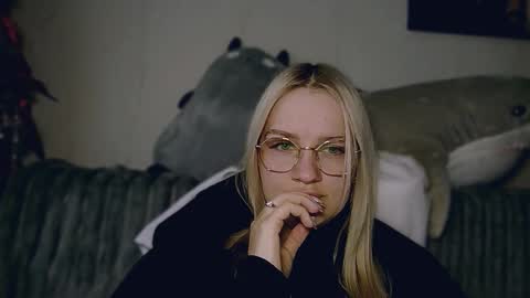 whitehex666 online show from March 18, 1:39 pm