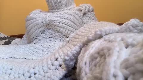 whitesweater online show from March 10, 6:51 am