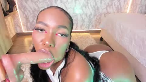 whitneyyfox online show from May 31, 12:31 am