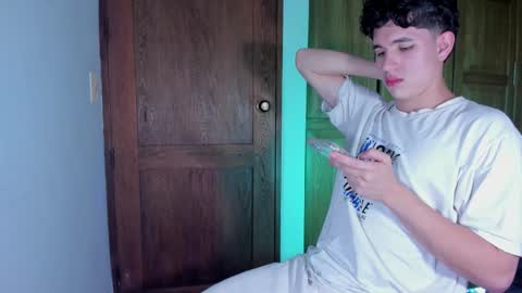 whos_he online show from January 17, 2:10 am