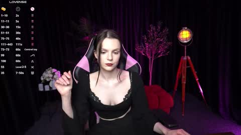 Alice online show from March 26, 4:45 pm