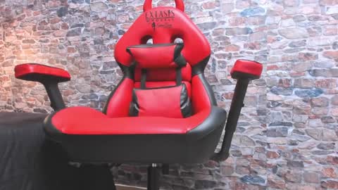 wild_firee_ online show from May 18, 8:48 pm