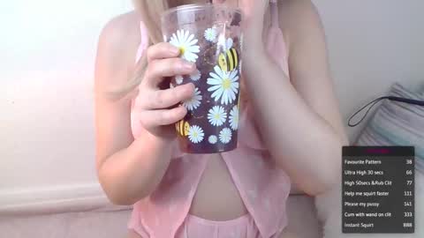 Ella online show from November 4, 9:10 am