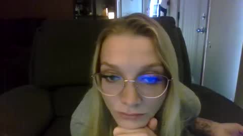 wildflowernymph online show from September 9, 6:52 pm