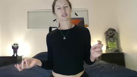 WildRose L - check my Pinned tweet if you dont see me online within 5 minutes after Ive sent email notifications online show from October 15, 1:53 am