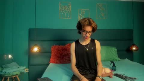 willturneer online show from March 25, 4:30 am