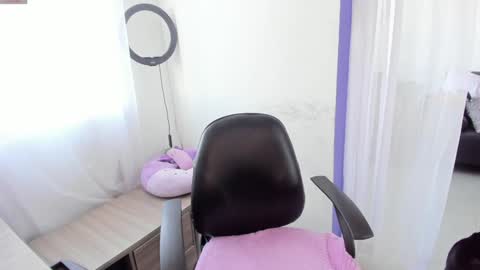     Luna Violeta  A r t i s t  online show from January 29, 9:17 pm