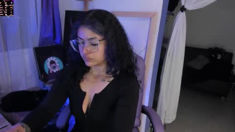     Luna Violeta  A r t i s t  online show from September 20, 2:03 am