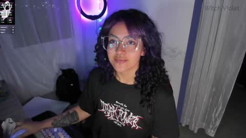     Luna Violeta  A r t i s t  online show from January 22, 11:43 pm