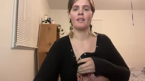 Snapshot of wldntulik2no chatting on December 21, 10:40 pm Moth online show from December 21, 10:40 pm