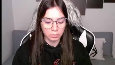 Snapshot of wolfs_daughter chatting on September 13, 2:25 am Alex online show from September 13, 2:25 am