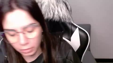 Alex online show from December 3, 4:02 am