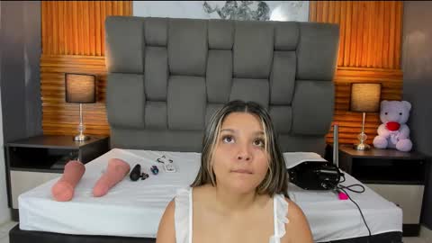 wonderkloe_ online show from March 25, 2:51 am