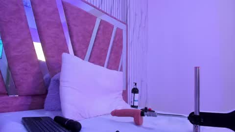 wonderkloe_ online show from May 26, 8:37 pm