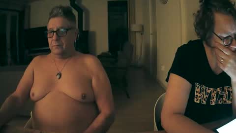 woodwurm and Snoeske online show from December 14, 6:30 am