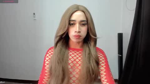 Snapshot of wowhotlegsx chatting on January 1, 1:37 pm Patty lil hugecock online show from January 1, 1:37 pm