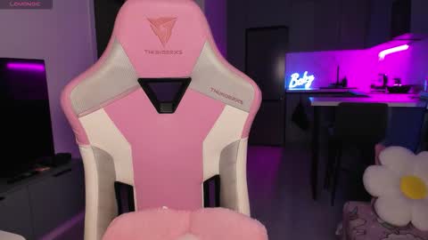 Emi online show from October 29, 8:09 pm