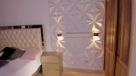 wyatt online show from December 18, 8:04 pm