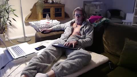 WyattEarp64 online show from January 2, 7:44 am