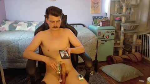 Wyatt online show from December 13, 8:59 pm