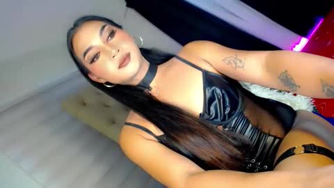 x_aurorascent online show from November 3, 8:48 am