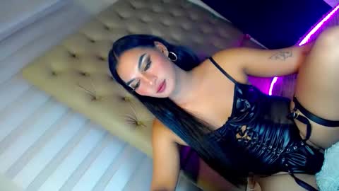 x_aurorascent online show from November 8, 10:51 am