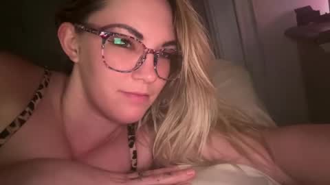 Mariah  online show from January 4, 9:54 am