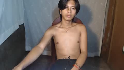 x_lee06 online show from March 1, 5:06 pm