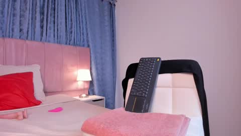 x_milu online show from February 25, 2:58 pm