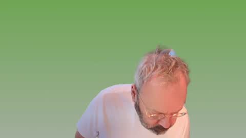 Snapshot of xarkevis chatting on December 14, 7:03 pm X4RK3V15 online show from December 14, 7:03 pm