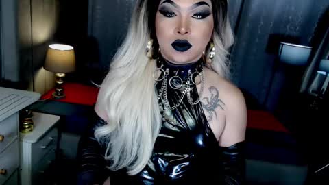 Zhavia online show from November 3, 6:20 pm