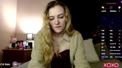 Snapshot of xelliee_rosex chatting on February 15, 11:36 pm EllieeRose online show from February 15, 11:36 pm
