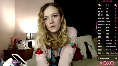 Snapshot of xelliee_rosex chatting on September 21, 10:47 pm EllieeRose online show from September 21, 10:47 pm