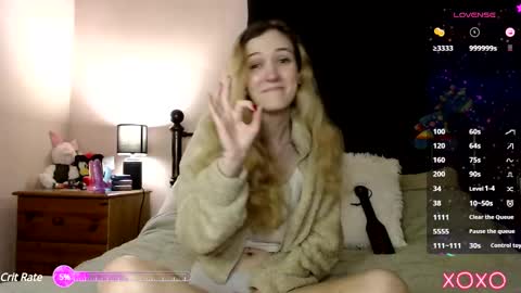 Snapshot of xelliee_rosex chatting on March 3, 1:42 am EllieeRose online show from March 3, 1:42 am
