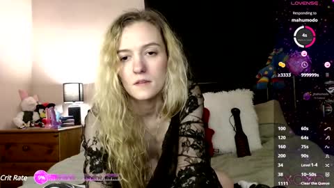Snapshot of xelliee_rosex chatting on February 2, 4:43 pm EllieeRose online show from February 2, 4:43 pm