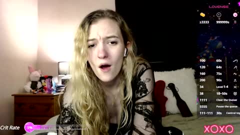 Snapshot of xelliee_rosex chatting on February 4, 10:55 pm EllieeRose online show from February 4, 10:55 pm