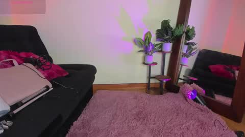 Kanae. online show from November 18, 10:46 pm