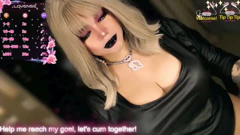 xHUGECOCKTILLCUMX online show from March 15, 9:35 am