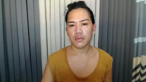 GWEN THOMPSON .......   online show from February 26, 4:30 am