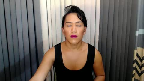 GWEN THOMPSON .......   online show from February 2, 11:07 am