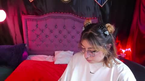 xialee and Lio online show from January 18, 8:41 am