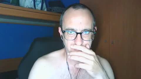 xjosuex69 online show from May 18, 11:33 pm